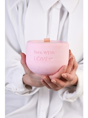 Çilek Kokulu Dekoratif Pembe Beton Mumluk & Soyawax Mum (Strawberry Scented)