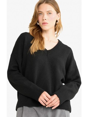 DeFacto Oversize Geniş Kalıp V Yaka Triko Kazak G2957AX25AU