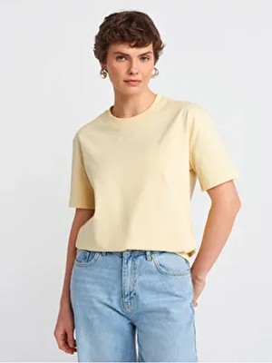 Dilvin 30312 Açık Sarı Kadın TShirt Bisiklet Yaka Kısa Kol Pamuklu Günlük Stil Dekoratif Dikişli