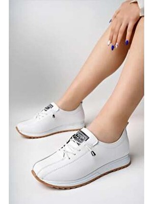 Aymood Kadın Beyaz Babet Ortopedik Taban Suni Deri Malzeme ile Düz Taban Tasarımı