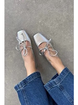 Sara Kadın Bilekten Bağlamalı Kırışık Deri Babet Gümüş