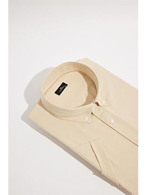 Tudors Erkek Büyük Beden Bej Kısa Kol Düğmeli Yaka Pamuklu Cepli Gömlek Şık ve Rahat Stil