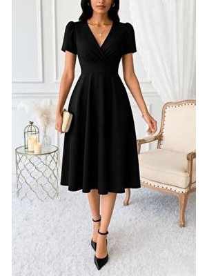 Mossta Siyah Kısa Kollu Midi Krep Elbise - Kruvaze Yaka, Günlük Şıklık ve Zarafet İçin