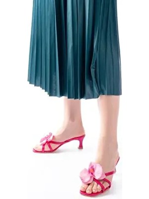 İnfon Shoes S-622 Fuşya Orkide Detaylı Kadın İnce Topuklu Terlik Orta Kalın Topuk ile Konforlu Kullanım