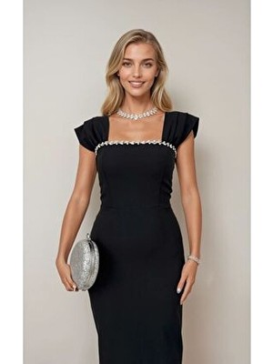 Kadın Uzun Boy Düğün Nişan Söz Davet Elbisesi Taş Detaylı Siyah Atlas Kumaş Kalem Silüet