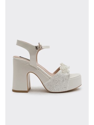 Platformlu Inci Aksesuarlı Kadın Topuklu Ayakkabı
