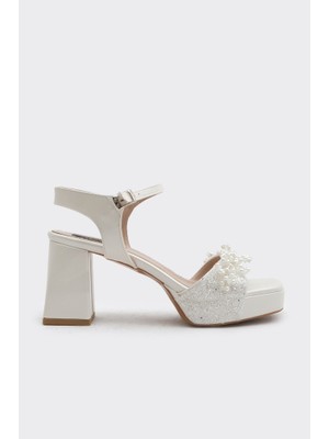 Platformlu Inci Aksesuarlı Kadın Topuklu Ayakkabı