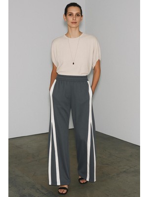 Beyaz Şerit Detay Şık ve Trend Geniş Paça Pantolon