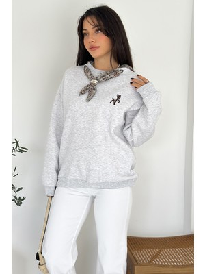 Kadın Dekoratif Yakalı Likralı Sweatshirt – Konforlu & Karakterli Stil