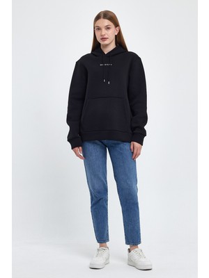 Kadın Kapşonlu Rahat Kalıp Içi Polarlı 3 Iplik Orta Brooklyn Baskılı Sweatshırt SPR24SWK13