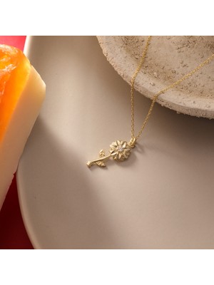 925 Ayar Gümüş Papatya Çiçeği Nisan Ayı Doğum Taşı Kolyesi