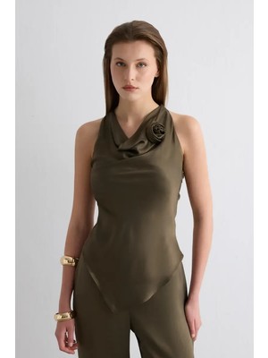 Gusto Degaje Yaka Asimetrik Kesim Saten Bluz - Yeşil