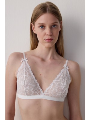 Kırık Beyaz Çiçekli Dantel Aksesuarlı Balensiz Dolgusuz Üçgen Sütyen