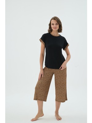 Kadın Siyah Renk Kısa Kollu Desenli Kapri Pijama Takımı C0T1N371