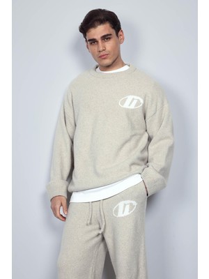 Erkek Oversize Boxy Fit Logo Detaylı Tüylü Kazak Bej