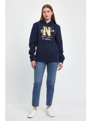 Kadın Kapşonlu Rahat Kalıp Içi Polarlı 3 Iplik N Baskılı Sweatshırt SPR24SWK06