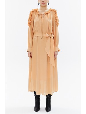 Bej Omuz Dekolteli Fırfırlı  Uzun Elbise 93294