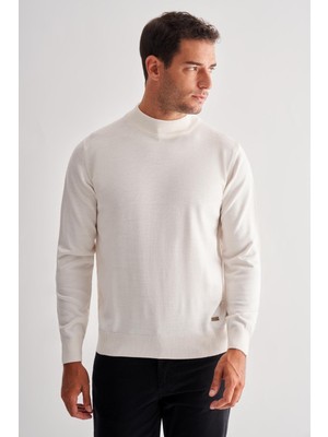 Açık Krem Yarım Balıkçı Yaka Cepsiz Comfort Fit Classic Pamuklu Triko Kazak 1012255001