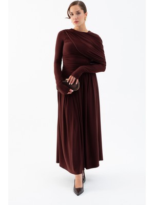 Kadın Kahverengi Omuz Parçalı Çapraz Büzgülü Uzun Elbise