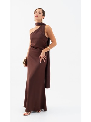 Kadın Kahverengi Tek Omuz Şal Yaka Uzun Saten Elbise
