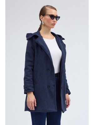 Yaka Detaylı Büyük Düğmeli Kaşe Kaban