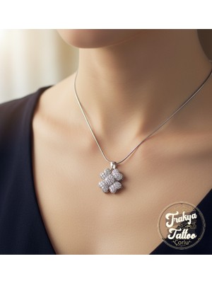 Yonca Figürlü Taşlı Çelik Kolye