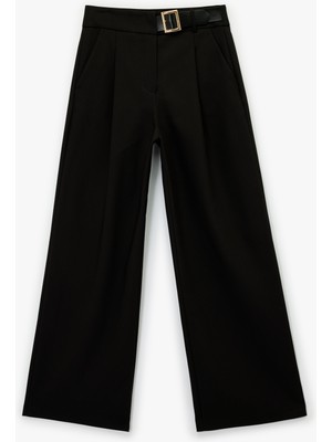 Rahat Kalıp Kemer Detaylı Cepli Normal Bel Geniş Paça Kumaş Pantolon