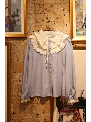 Pamuklu Uzun Kollu Fırfırlı Dik Yaka Güpür Detaylı Gömlek