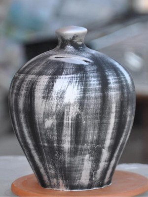 Kırmızı Çatlak Desenli Büyük Toprak Kumbara, Şık ve Doğal Tasarım ile Evinize Renk Katın