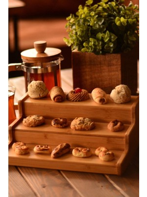 Bej Renkli Şık Basamaklı Sunum, Zarif ve Kullanışlı Dekorasyon Aracı