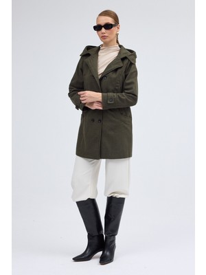 Yaka Detaylı Büyük Düğmeli Kaşe Kaban