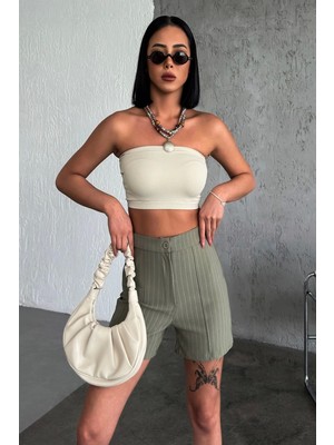 Zarif ve Şıklığı Bir Arada Sunan Yüksek Bel Krep Esnek Çimalı Çizgili Şort Haki ( Lisinya )