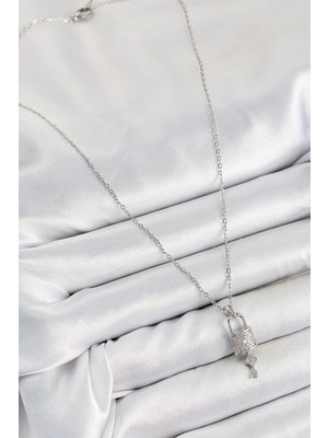 316L Çelik Zirkon Taşlı Kilit ve Sallantılı Anahtar Model Gümüş Renk Kadın Kolye - Lisinya