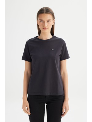 %100 Pamuk Regular Fit Normal Kesim Bisiklet Yaka Patch Logo Siyah Tişört