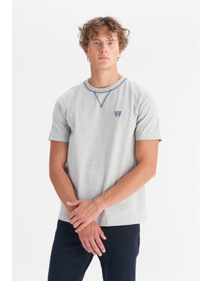 %100 Pamuk Regular Fit Normal Kesim Bisiklet Yaka Logo Detaylı Tişört