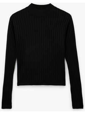 Uzun Kollu Dik Yaka Triko Kazak