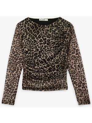 Drape Detaylı Bisiklet Yaka Slim Fit Leopar Desenli Uzun Kollu Tişört