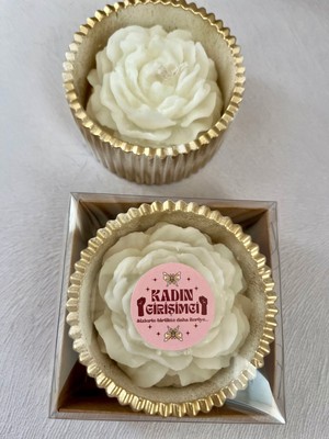 Altın Sarısı Eskitme Detaylı 1 Adet Şık Mumluk ve 1 Adet Gül Desenli Mum