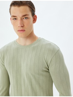 Koton Bisiklet Yaka Kazak Dokulu Dar Kalıp Pamuklu