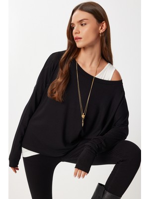 Happiness İstanbul LEN0045 Açık Omuzlu Siyah Beyaz Viskon Bluz Kadın Bisiklet Yaka Regular Kalıp