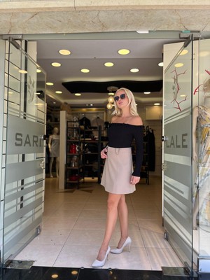 Straplez Yaka Çiçek Detaylı Triko