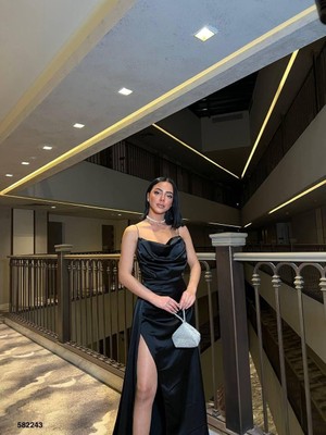 Moda Feminen Ince Askılı Göğüs Drapeli Saten Elbise 582243 Siyah