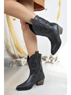 Kadın Doly Siyah Deri Nakışlı 5 cm Topuklu Kovboy Bot