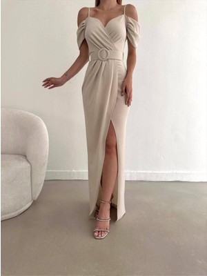 Moda Feminen Düşük Omuz Yırtmaçlı Kemerli Elbise 582134 Bej