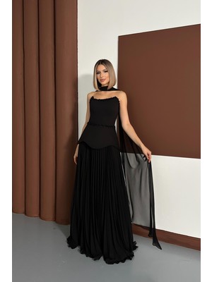 Straplez Boncuk Işlemeli Eteği Piliseli Siyah Abiye Elbise