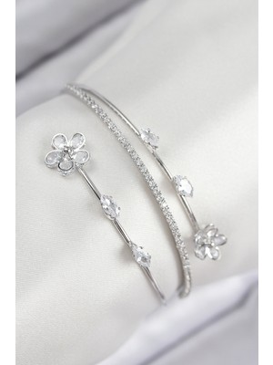 Pirinç Zirkon Taşlı Çiçek Model Gümüş Renk Kadın Bileklik - TJ-BB7860