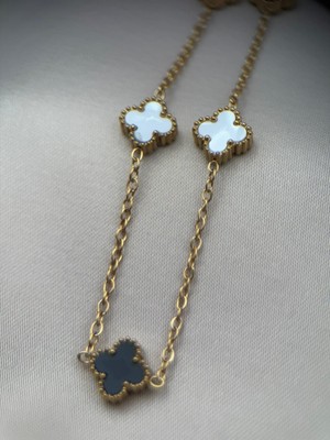 Gold Siyah Beyaz Renk Yonca Detaylı Kararmaz Çelik kolye