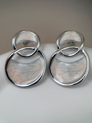 İkili Halkalı Görünümlü Gümüş Renk Modern Tasarım Küpe