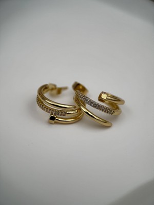 Luseda Çivili Çift Halkalı Taşlı Gold Çelik Küpe