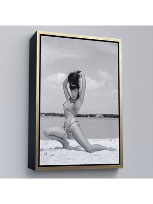 Çerçeveli Leopar Bikinili Bettie Page Duvar TABLOSU-6053